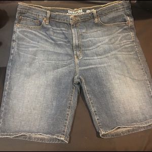 Levi’s signature athletic denim shorts Size 42